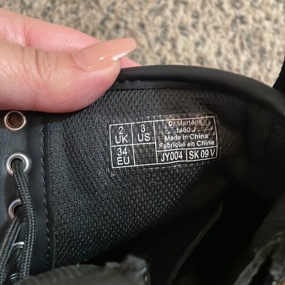 Doc Martens Dr. Martens Black Junior 1460 Softy T Leather Lace Up Boots Size 3 - Picture 3 of 5
